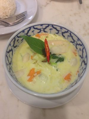 Green curry - yum at Home Cafe Tha Tian in Bangkok