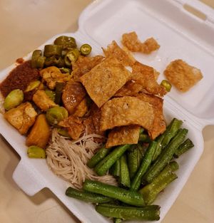 $3.50 lunch ~ 3/9/22 at Toa Payoh Lorong 8 - Vegetarian Stall in Central Singapore