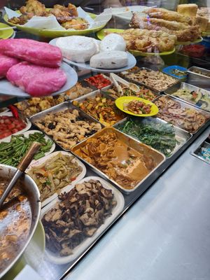Colourful dishes ~ 19/11/22 at Toa Payoh Lorong 8 - Vegetarian Stall in Central Singapore