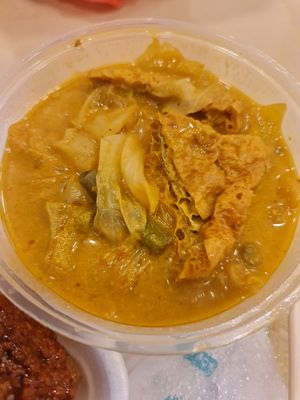 $3 Curry Veg ~ 10/12/22 at Toa Payoh Lorong 8 - Vegetarian Stall in Central Singapore