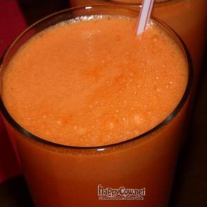 Apple-carrot-ginger juice at Organic in Barcelona