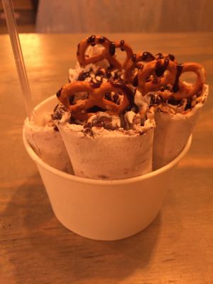 Chopped Vego bar
Peanut butter
Vegan Nutella
Chopped hazelnuts
Pretzels
Chocolate sauce at Delabuu Ice Cream in Berlin