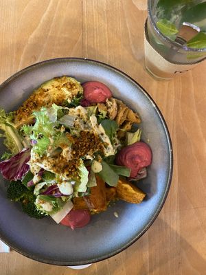   at roots - Schanzengraben in Zurich