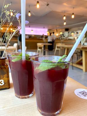 Hibiscus-Eistee  at roots - Schanzengraben in Zurich