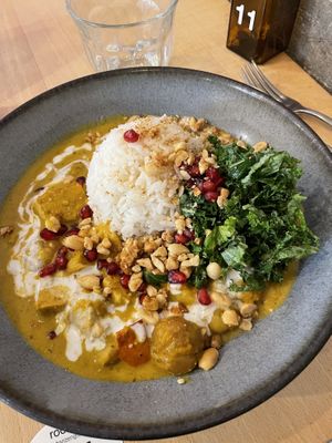   at roots - Schanzengraben in Zurich