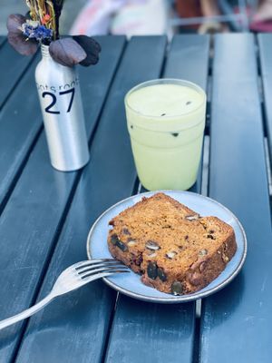 Matcha latte and carrot cake  at roots - Schanzengraben in Zurich