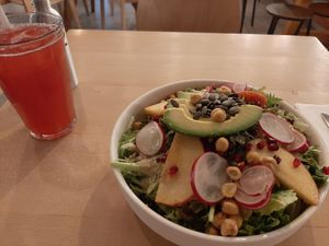 Autumn Salad und Rote Limonade at roots - Schanzengraben in Zurich
