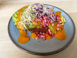 Avocado Toast at roots - Schanzengraben in Zurich