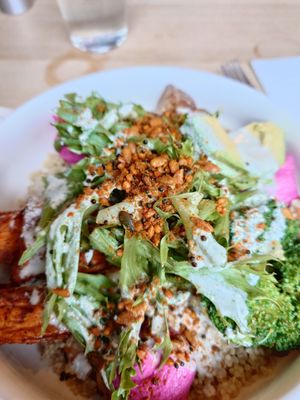 Beetroot hummus and couscous at roots - Schanzengraben in Zurich