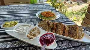 Dips with bread at Duni in Minca