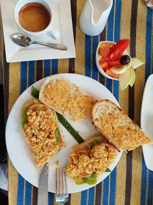 Scrambled Tofu Sandwich at Duni in Minca