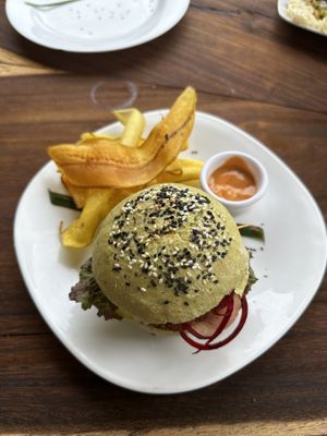  Veggie burger   at Duni in Minca