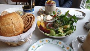 veganes Frühstück at In Guter Gesellschaft in Hamburg