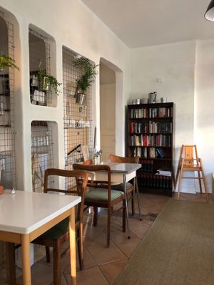 Tiny shop selling some zero-waste items like breadbags, zero-waste books and jute bags at In Guter Gesellschaft in Hamburg