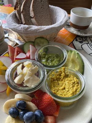 Brot mit Aufstrichen at In Guter Gesellschaft in Hamburg