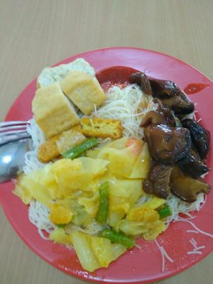 Fried white beehoon at Vegetarian Vegetarian 素 in Central Singapore