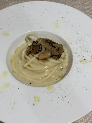 Cacio e Pepe mit Trüffel   at Pesto di Pistacchio in Trani