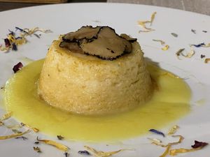 Creme aus Cashew und Kartoffeln mit Artischockensauce und schwarzem Trüffel   at Pesto di Pistacchio in Trani