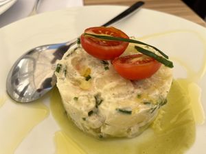 Potato salad with tzatziki sauce  at Pesto di Pistacchio in Trani