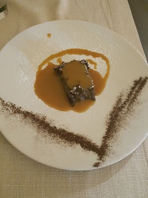 Torta tenerina con caramello salato at Pesto di Pistacchio in Trani