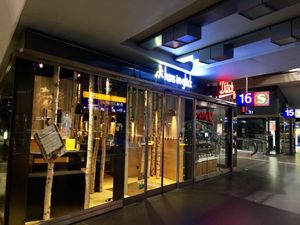 store front (2nd floor / erste Etage) at Hans Im Glück in Berlin