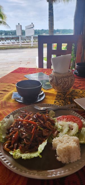 Vegan Fajitas and lagoon view #Veganuary at El Cocodrilo in Coba