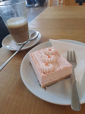 Strawberry Slice, creamy dreamy. at Cafe Affenbrot in Luebeck