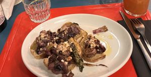 Crostini con crema di topinambur, radicchio e mandorle buonissimi  at Bistro Verdepaglia in Forli
