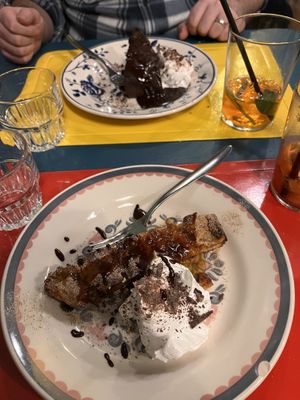 Torta cioccolato e nocciole (sopra), strudel (sotto) buonissimo  at Bistro Verdepaglia in Forli
