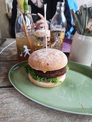 Naturbursche with extra cheeze at Hans im Glück in Dresden