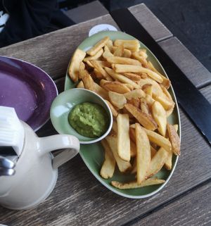 Fries with Avocado dip at Hans im Glück in Dresden
