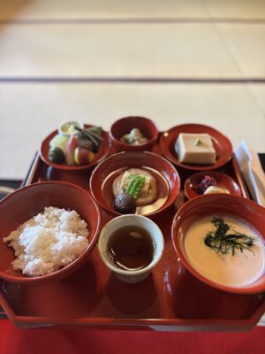 Yuki 雪 set menu (the smallest option available)  at Tenryuji Temple Shigetsu in Kyoto
