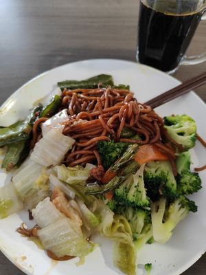 A tad bit oily. But overall still flavourful. Like a normal budget meal at Yum Yum Yummy Vegetarian - Bukit Merah Central in Central Singapore