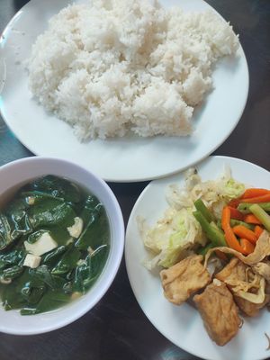 Rice plate at Huyen Trang in Da Nang