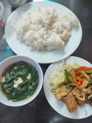 Rice plate at Huyen Trang in Da Nang