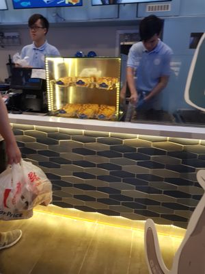 The 2 staffs who are not attentive, flirting girls and talking to each other instead of attentive to what is on hand at One Simply One by Mr Bean - Northpoint in North Singapore