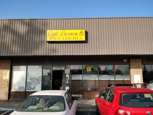 Store front at  Panaderia Cafe Oaxaca in Clovis