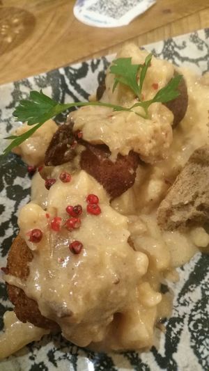 Albóndigas con salsa alfredo at Enkuentro Cocina Natural in Castellon De La Plana