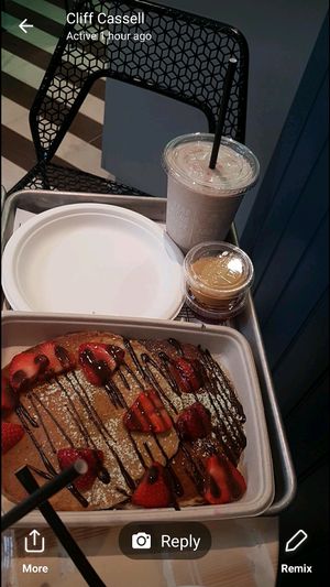 Pancakes and smoothy at By Chloe - Tower Bridge in London