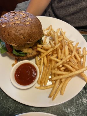 Burger at Badde Manors in Glebe