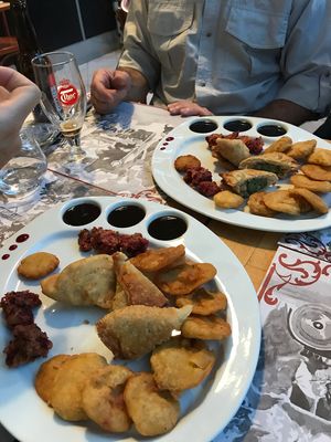 Entrée: combo samouras at Escale Indienne in Grenoble