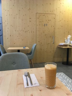 Just feeling happy here at O Macrobiotico in Porto