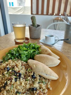 Pumpkin-Spinach Pastries + Quinoa Salad with Tea (800 CVE) at Tambake in Praia