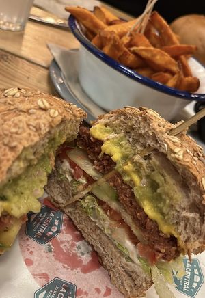 Hamburguesa vegana  at La Central in Barcelona