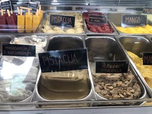 many vegan options at Sladoledarna in Koper