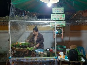 Stall and chef at Night Market - Vegan Wrap Stall in Pai
