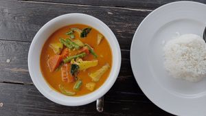Red curry vegan at Lucky in Koh Samui