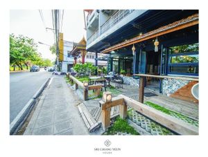 Front entrance at Sri Chiang Yeun House in Chiang Mai