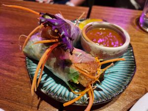 Rice paper rolls at Hochi Mama in Melbourne