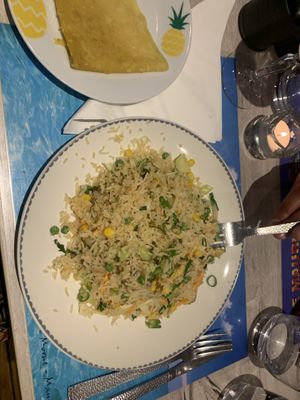 Riz frit aux légumes, et dahl purri (galette de lentilles jaunes )  at Saveurs des Iles in Lille